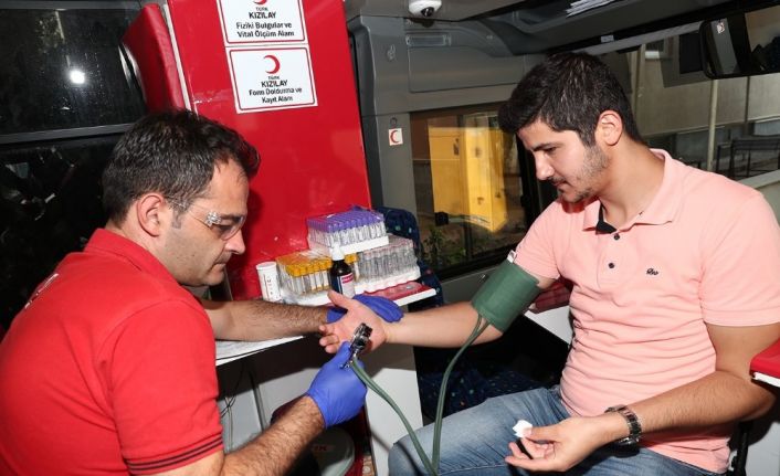 Belediye personelinden kan bağışına destek