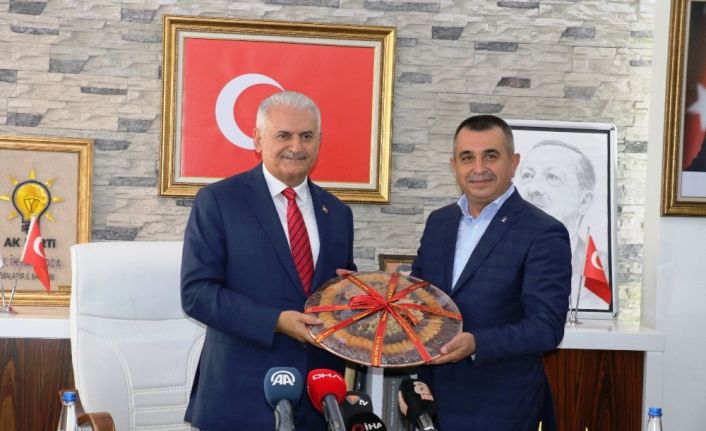 Binali Yıldırım: "Bu coğrafyada ayakta kalmanın bedeli var"