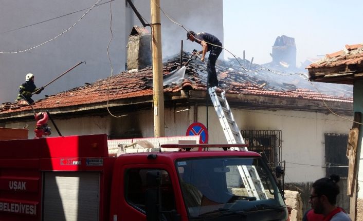 Boş evde çıkan yangın paniğe sebep oldu