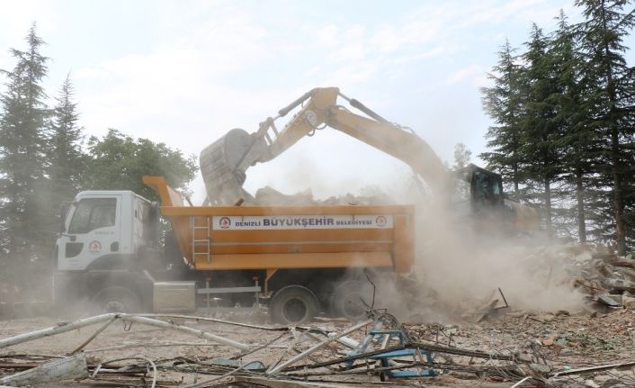 Denizli’de deprem bölgesinde enkaz kaldırma çalışmaları başladı