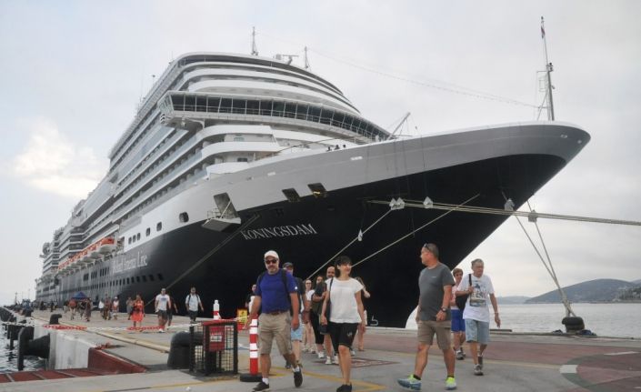 Dev transatlantik Kuşadası’na 4. seferini gerçekleştirdi