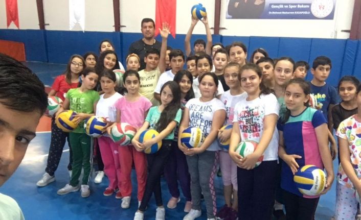 Develi’de Voleybol Coşkusu