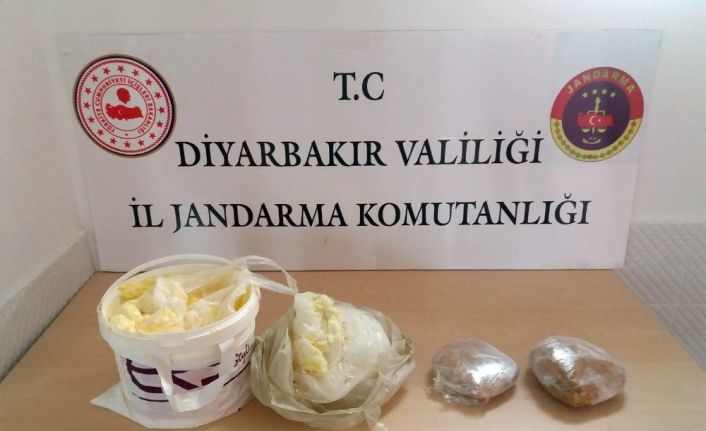 Donmuş tereyağı kovasında 1 kilo 205 gram esrar çıktı