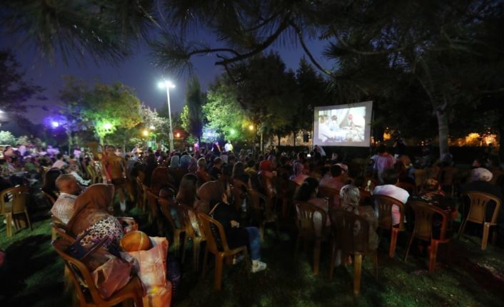 Eyüpsultan’da açık hava sinema geceleri başladı