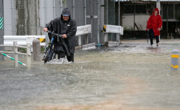Japonya’da sel felaketi: 1 ölü, 2 yaralı