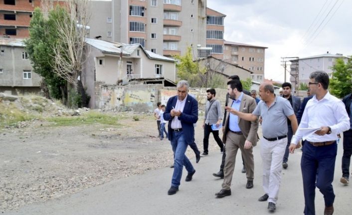 Kardeş Erzurum Büyükşehir Belediyesi heyeti, Bahçelievler Mahallesi’nde incelemelerde bulundu