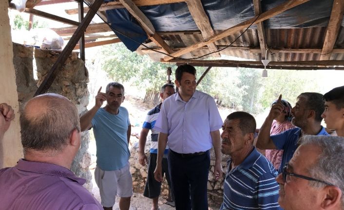 Kaş Belediyesi evi yanan aileye yardım eli uzattı