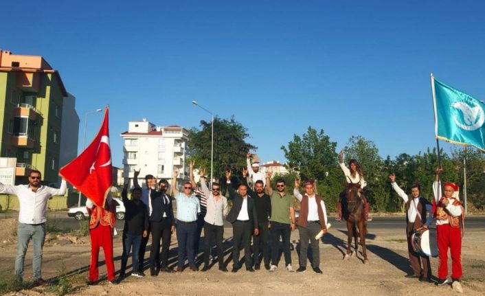 Nevşehir Ülkü Ocakları mehter kıyafetleri ile sokak sokak gezdi