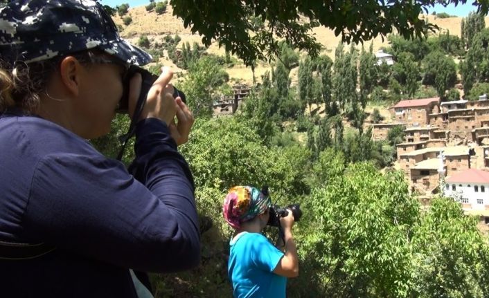 (Özel) Hizan, fotoğraf turizmiyle de ziyaretçilerini ağırlıyor