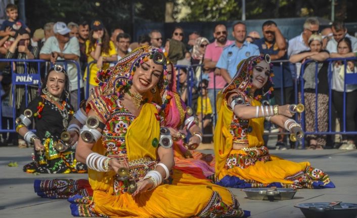 Sarımsak festivalinde halk oyunları ekipleri göz doldurdu