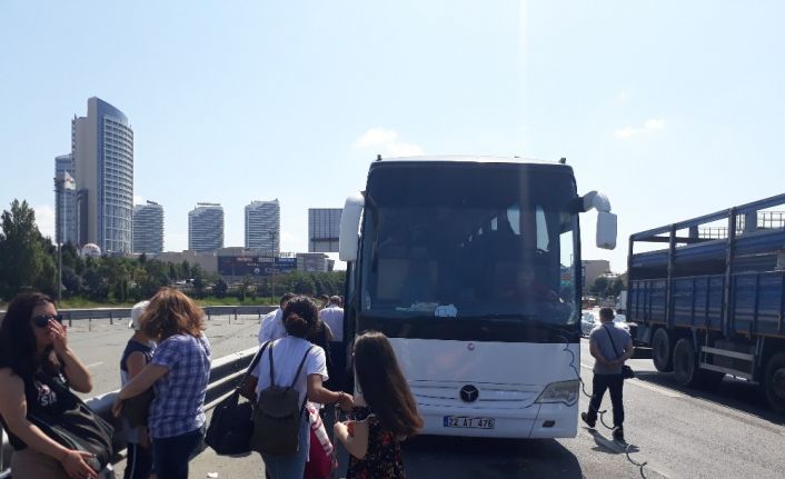 Şehirler arası yolcu otobüsü arıza yaptı yolcular mağdur oldu