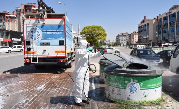 Selçuklu’da çöp konteynerleri dezenfekte ediliyor