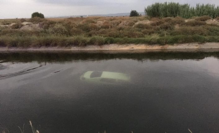 Sulama kanalına düşen otomobilde iki genç hayatını kaybetti