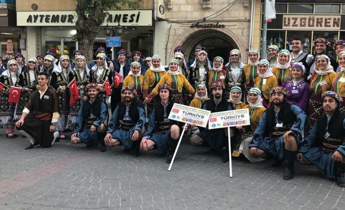 Tepebaşı Halk Dansları Topluluğu’ndan Kapadokya’da gösteri