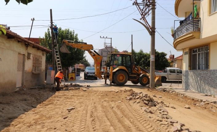 Turgutlu’da yol yapım çalışmaları hız kesmiyor