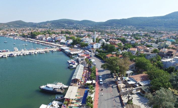 Urla’da şenlik de var konferans da