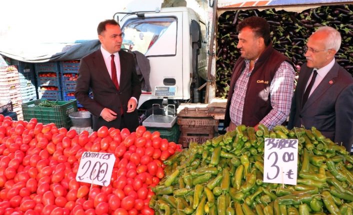 Vali Çakır, pazarcı esnafının sorunlarını dinledi