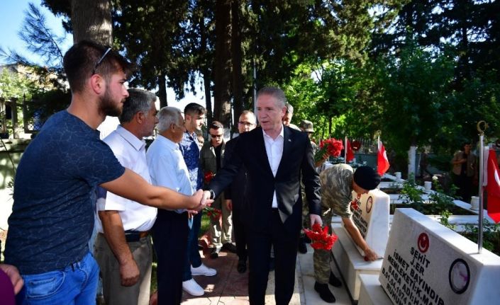 Vali Gül’den şehitlik ve huzurevi ziyareti