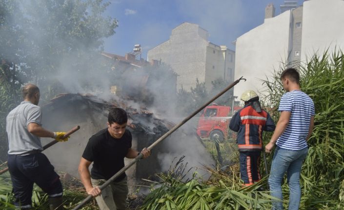 Vatandaşların ekmek yaptığı mahalle fırını yandı