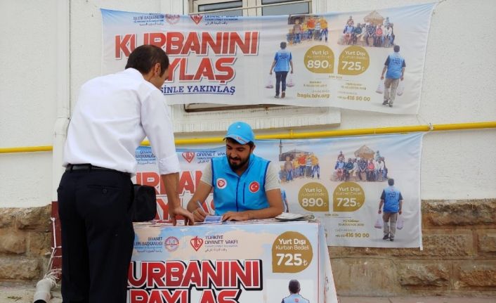 Yozgat’ta gurbetçi vatandaş TDV’ye 100 adet kurban bağışında bulundu