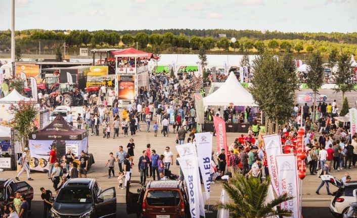 200 bine yakın kişi V Weekend Motoring’e koştu