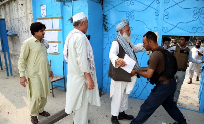 Afganistan’da halk sandık başında