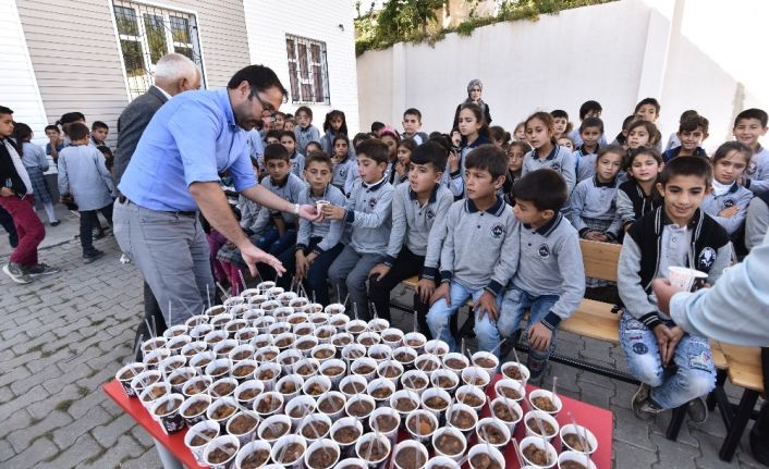 Ahlatlı öğrencilerden aşure etkinliği