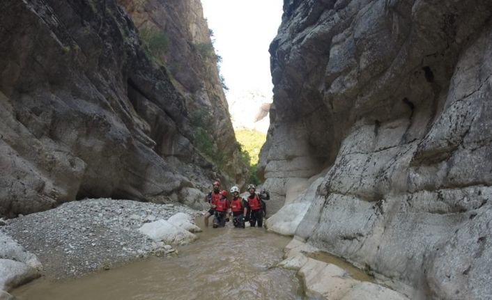 AKUT Eskişehir ekibi Harmankaya Kanyonunda incelemelerde bulundu