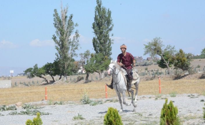 Atlı Okçuluk Zafer kupası yapıldı