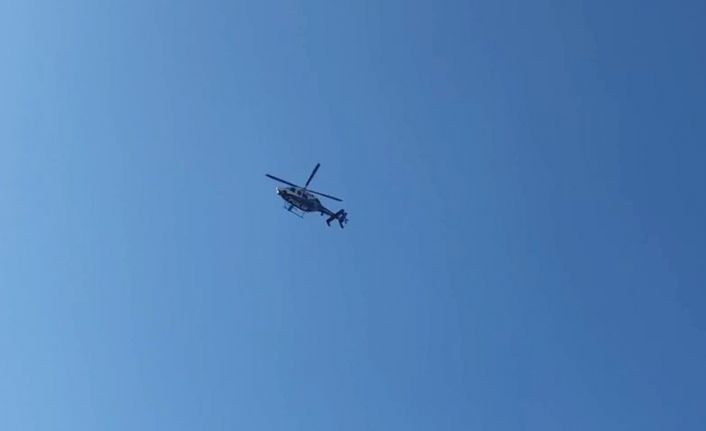 Avcılar’da polis helikopteri hasar incelemesi yapıyor