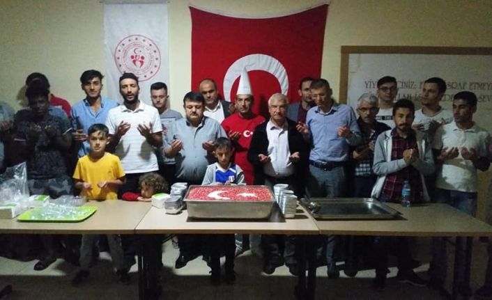 Beyşehir’de üniversite öğrencilerine aşure ikramı