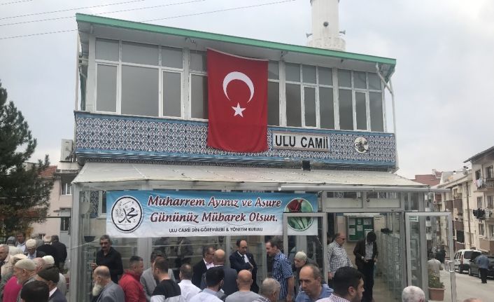 Bozüyük Ulu Cami’de aşure ikramı