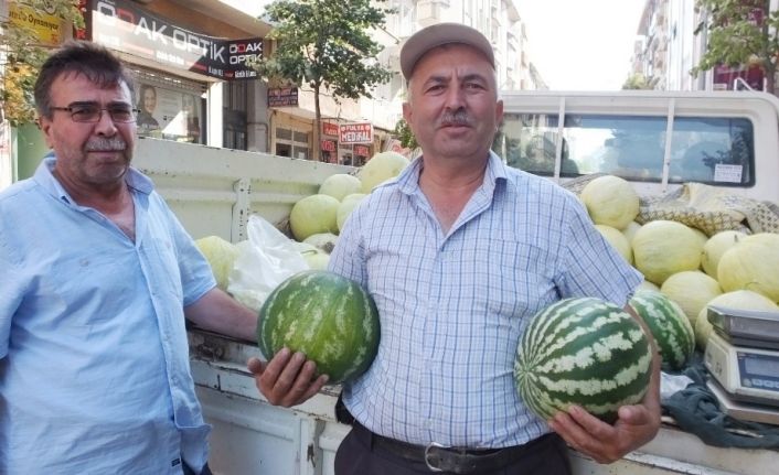 Burhaniye’de Yabancılar Karpuzu kazandırdı