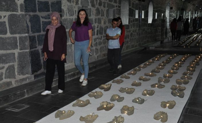 “Çarıklar” Kars’ta müzeyi gezenlere duygulu anlar yaşatıyor