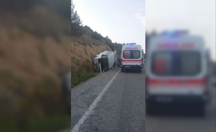 Denizli’de minibüs devrildi: 1’i bebek 9 kişi yaralandı