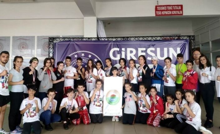 İlkadımlı sporcular Kick Boks turnuvasına damga vurdu