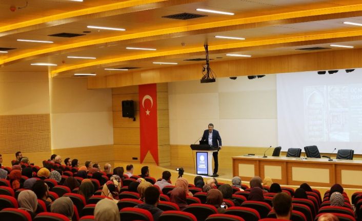 “İslam Düşünce Disiplinleri ve Dini Düşüncenin Geleceği” SAÜ’de konuşuldu