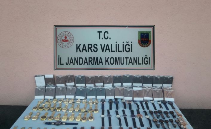 Kağızman’da kaçak kol saatleri ele geçirildi