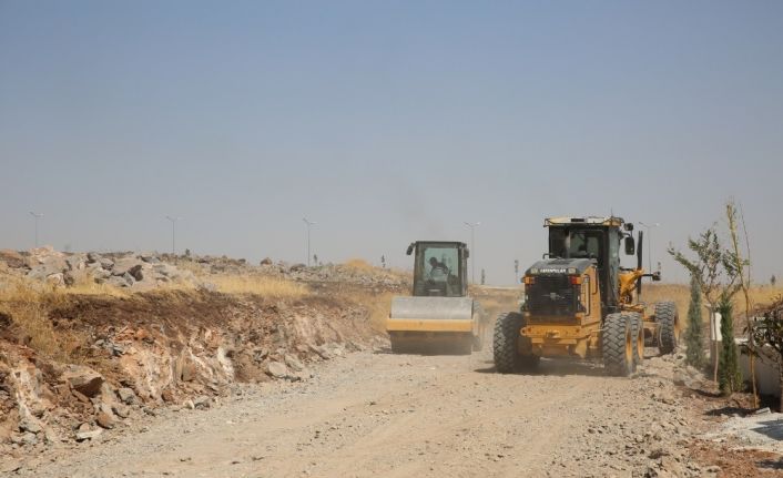 Karaköprü’de yol açma çalışmaları sürüyor