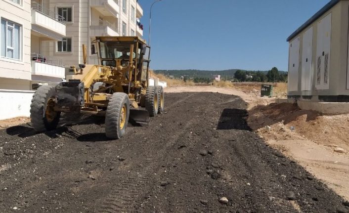 Karaköprü’de yol yapım çalışmaları sürüyor