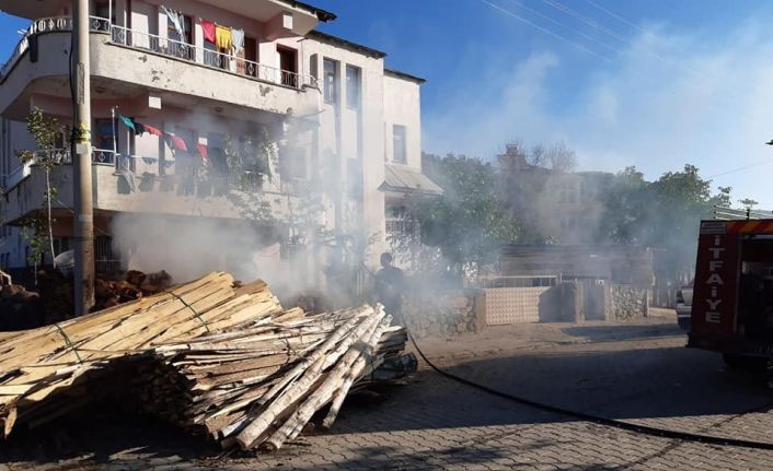 Kereste yangını büyümeden söndürüldü