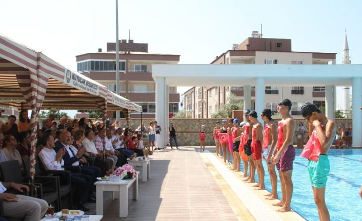 Kuyucak Gençlik Merkezi’nde yüzme kursları tamamlandı