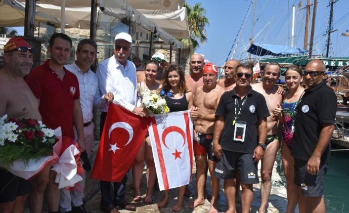 Mersin’den Kıbrıs’a kadar yüzerek geldiler