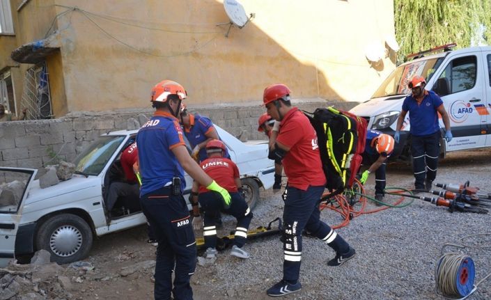 Muş’ta gerçeği aratmayan deprem tatbikatı