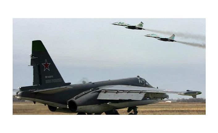 Rus savaş uçakları havada çarpıştı