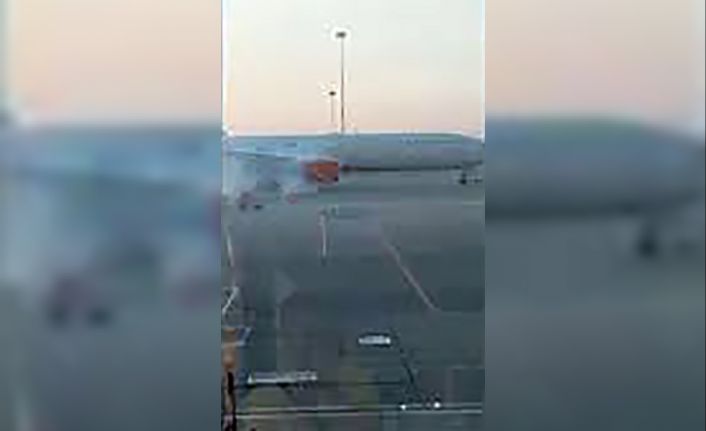 Rusya’da kalkışa hazırlanan yolcu uçağının motoru alev aldı