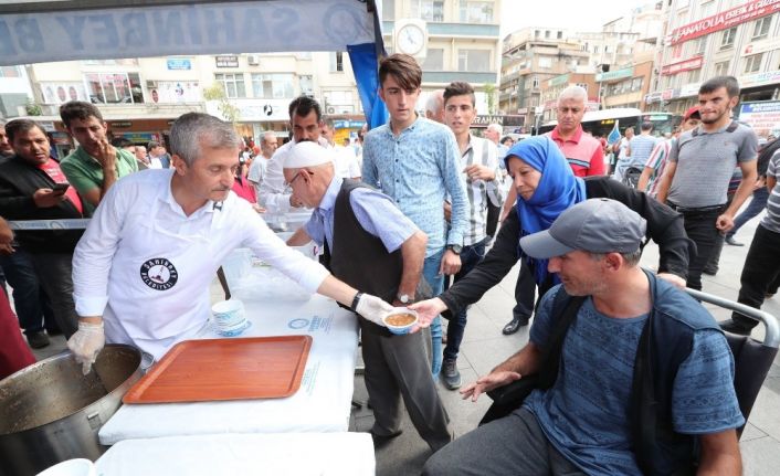 Şahinbey’den her gün 10 bin kişiye aşure