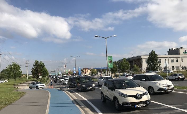 Sakarya’da okullar açıldı, trafik durma noktasına geldi