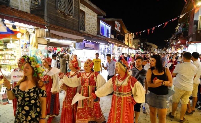 Side’de şenlik “Halk Dansları Festivali” ile devam ediyor