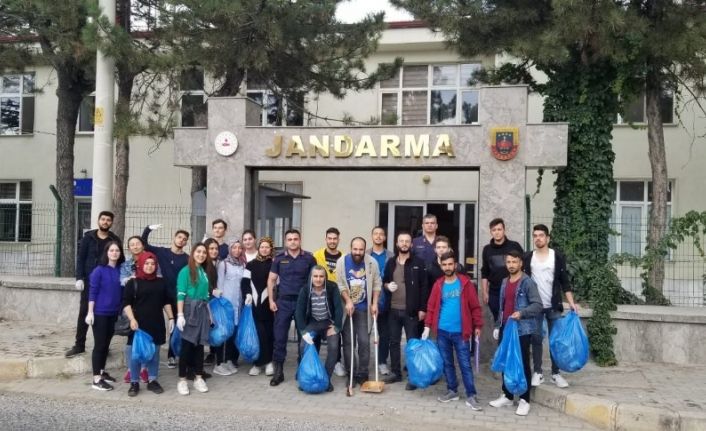 Şuhut’ta ’Dünya Temizlik Günü’ dolayısıyla temizlik yapıldı